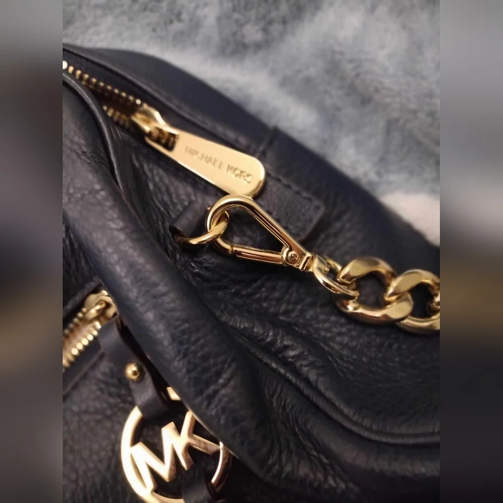 Michael Kors BRAND NEW Black Calfskin Sutton  Purse Medium